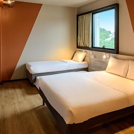 Ibis Budget Balneario Camboriu Bagian luar foto