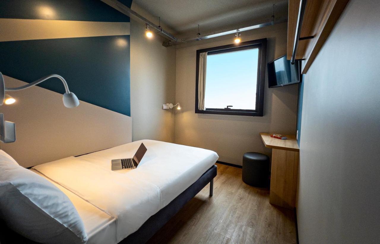 Ibis Budget Balneario Camboriu Bagian luar foto