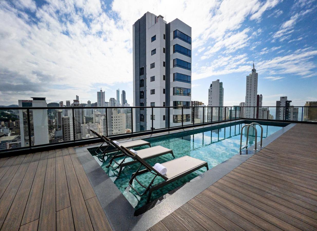 Ibis Budget Balneario Camboriu Bagian luar foto