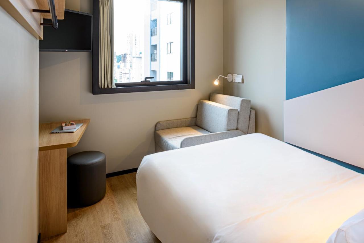 Ibis Budget Balneario Camboriu Bagian luar foto