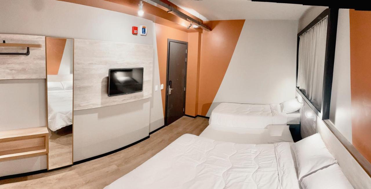 Ibis Budget Balneario Camboriu Bagian luar foto